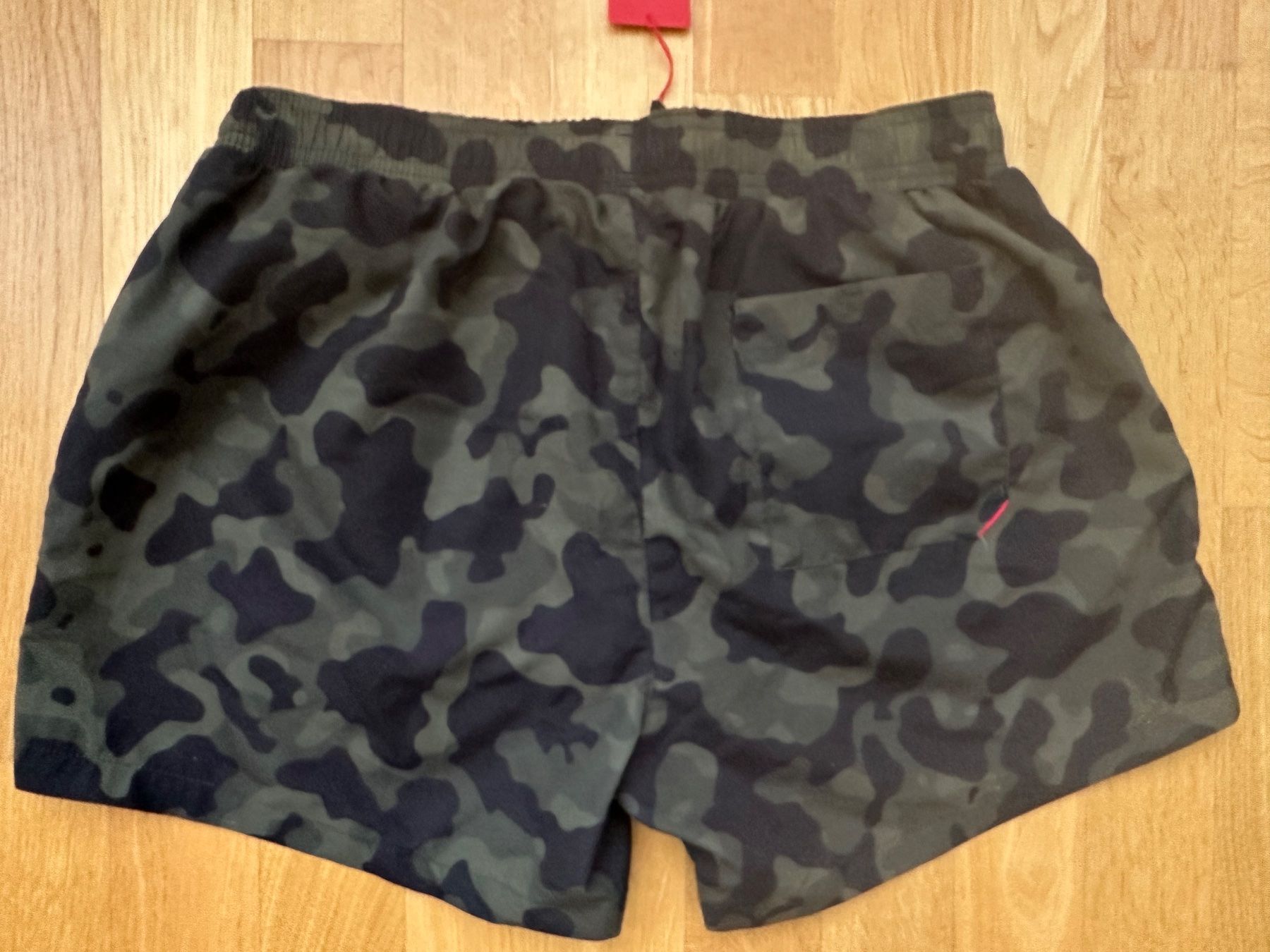 Hugo Boss Costumi da bagno: Hugo Boss Herren Badehose, Tarnmuster, Grösse M – Nuovo e nell'imballaggio originale da Unterägeri venduto da StefanGekko 5