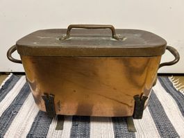 Cuivre Ancien: Récipient rustique avec support fer forgé!