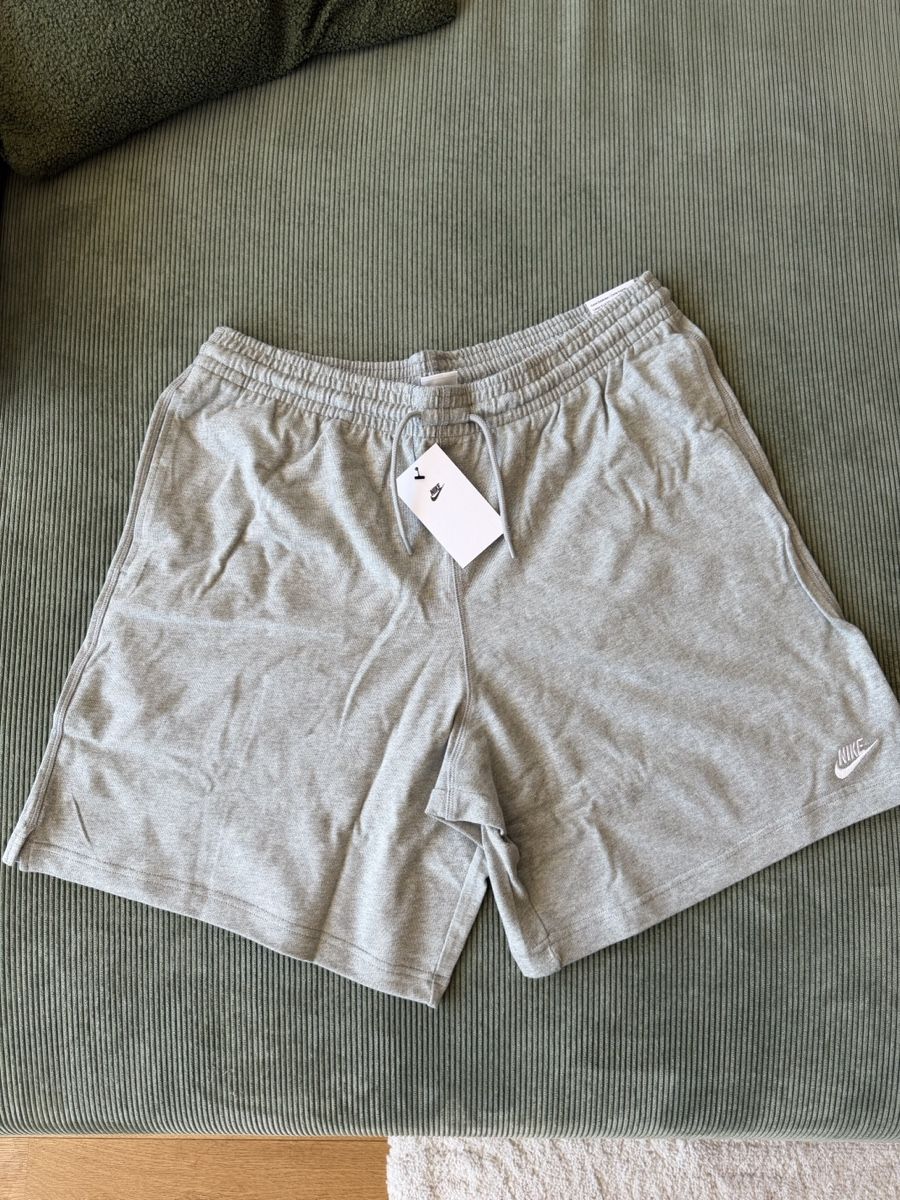 Nike Pantaloni: Nike Shorts Grey Size L new – Nuovo e nell'imballaggio originale da Worblaufen venduto da sja_9y6v