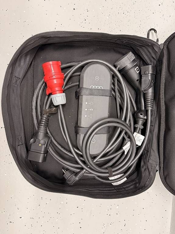 Caricabatterie: Audi Universal E-Tron EV Charger / Ladegerät – Usato da Oberägeri venduto da ThomasH7 1