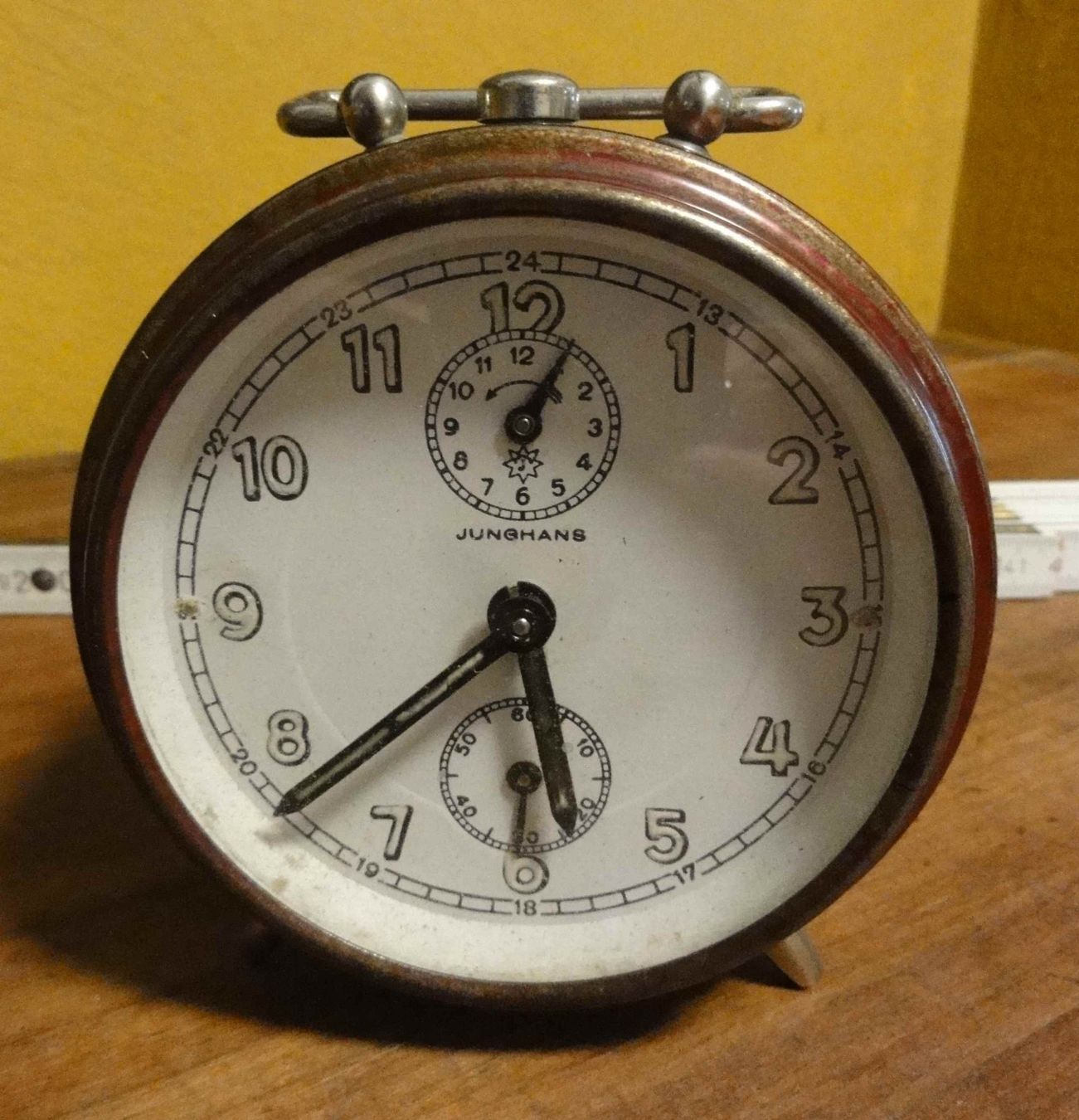 Junghans Sveglie: Mechanischer Wecker Junghans, rot – Difettoso da Wohlen AG venduto da Flusslauf