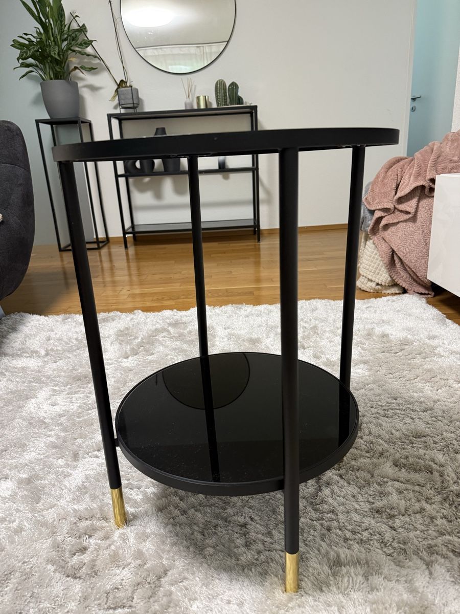 Ikea Tavoli: Beistelltisch schwarz Glas Metall Ikea – Usato da Wetzikon ZH venduto da jessi_ing