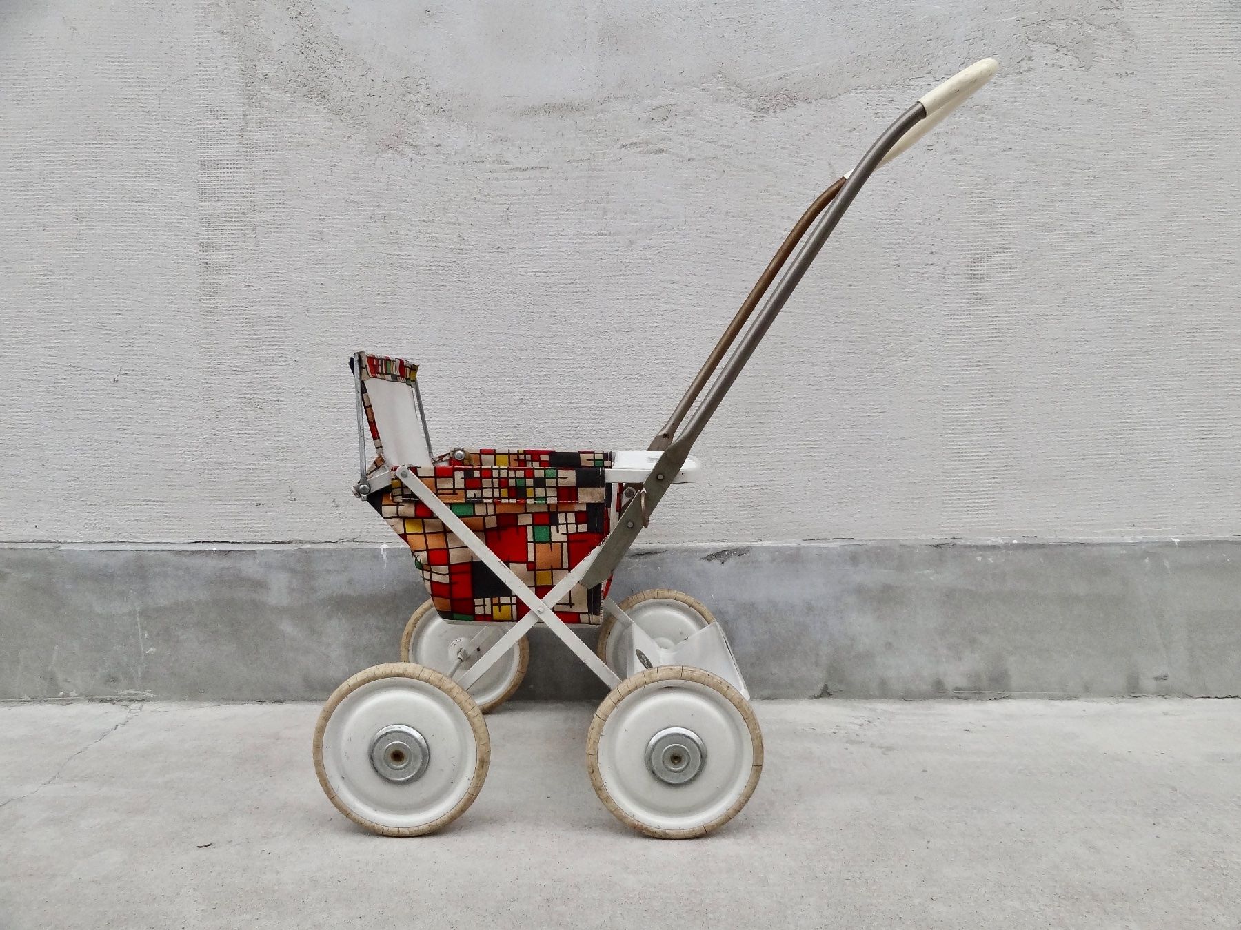 Puppenwagen antik ERIKA 1950er 1960er Sportwgeli Mondrian (Gebraucht) in  Kerzers fr CHF 195  nur Abholung auf Ricardo kaufen