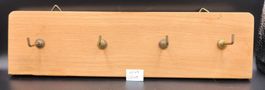 Schlichtes Schlüsselbrett aus Holz mit 4 Messing-Haken Retro