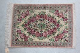 Tapis soie Ghoum Iran Roses