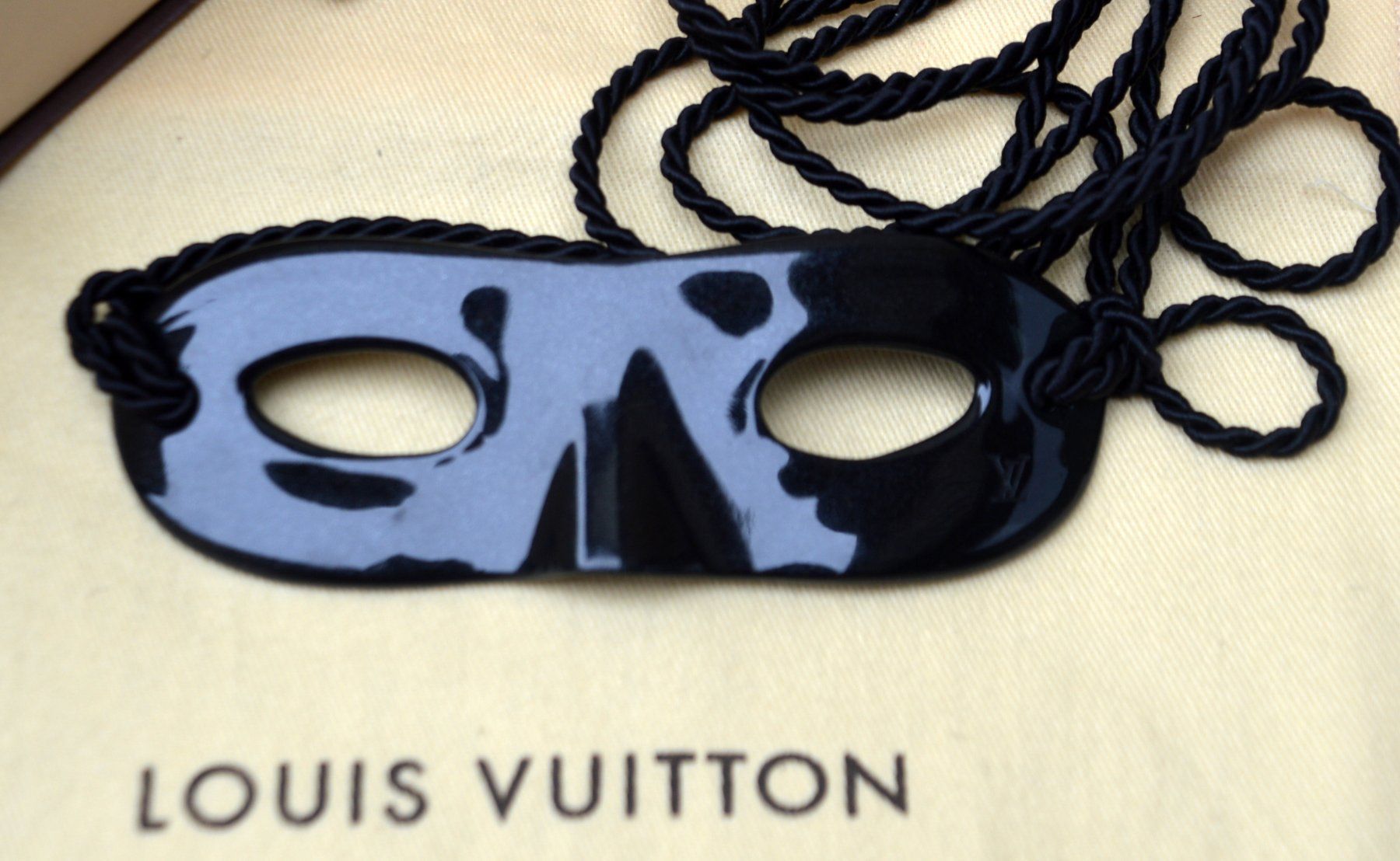 Masken: Louis Vuitton Maske / masque accessoires – Gebraucht aus Collonges von Auganien 3