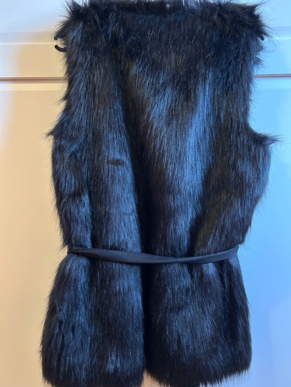 Comma Gilet & Giacche senza maniche: Schwarze Kunstpelzweste, Gr. 36! – Nuovo (secondo la descrizione) da Adliswil venduto da fmanu75 1
