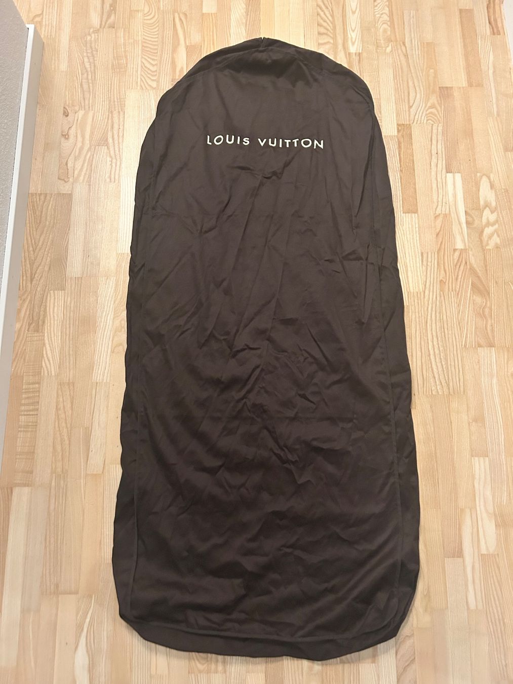 Louis Vuitton Borse: Louis Vuitton Kleidersack 140x55x12cm – Usato da Brüttisellen venduto da ThommyK