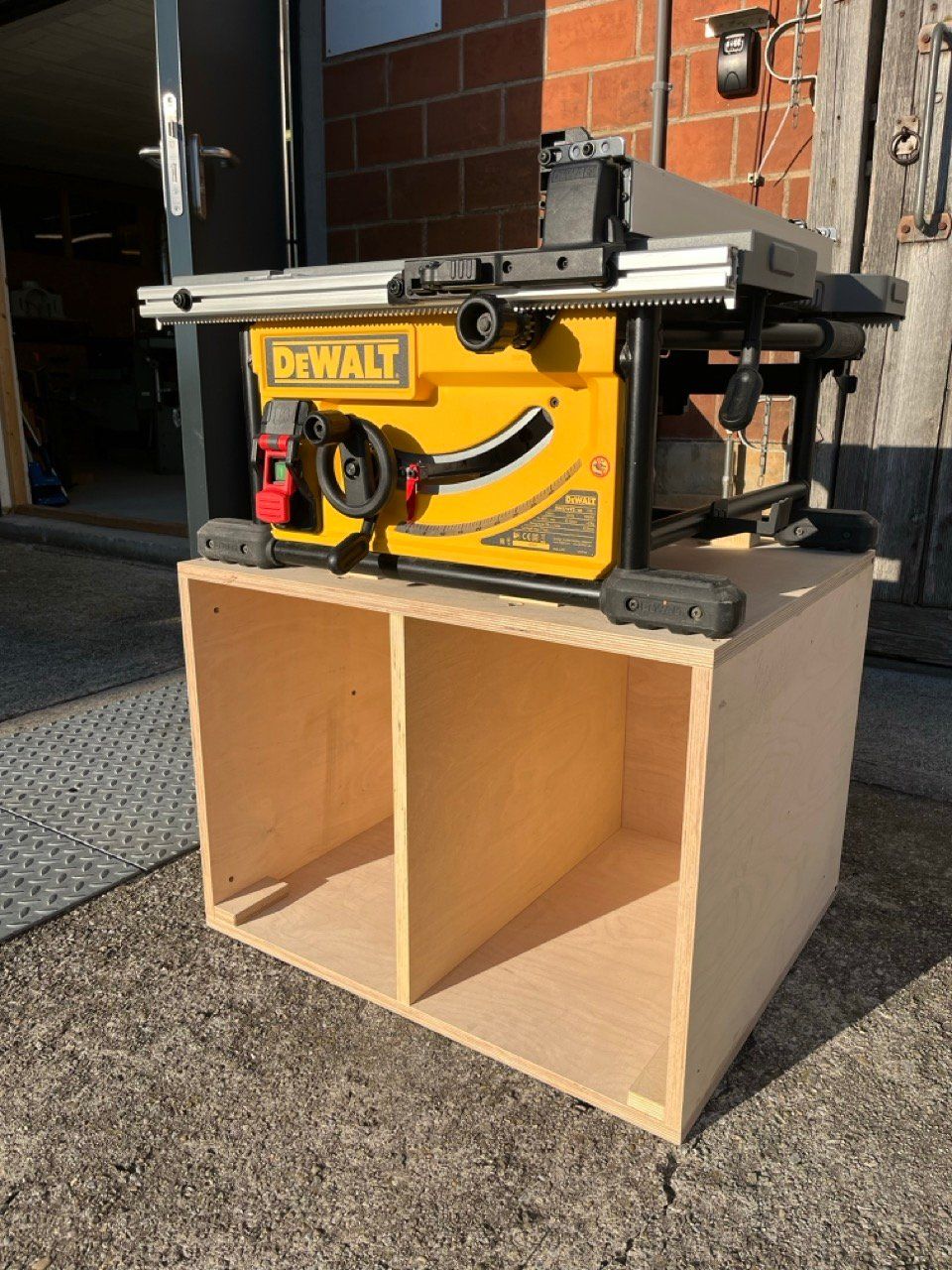 Dewalt Sägen: Dewalt DWE 7492 QS mit Möbel – Gebraucht aus Steinhausen von gino909 1