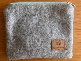 Handmade Wollfilz-Täschchen Hellgrau – Mint