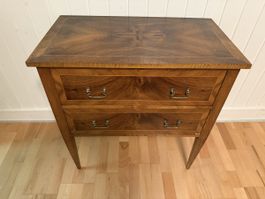 Vintage-Kommode Nussbaumfurnier mit 2 Schubladen