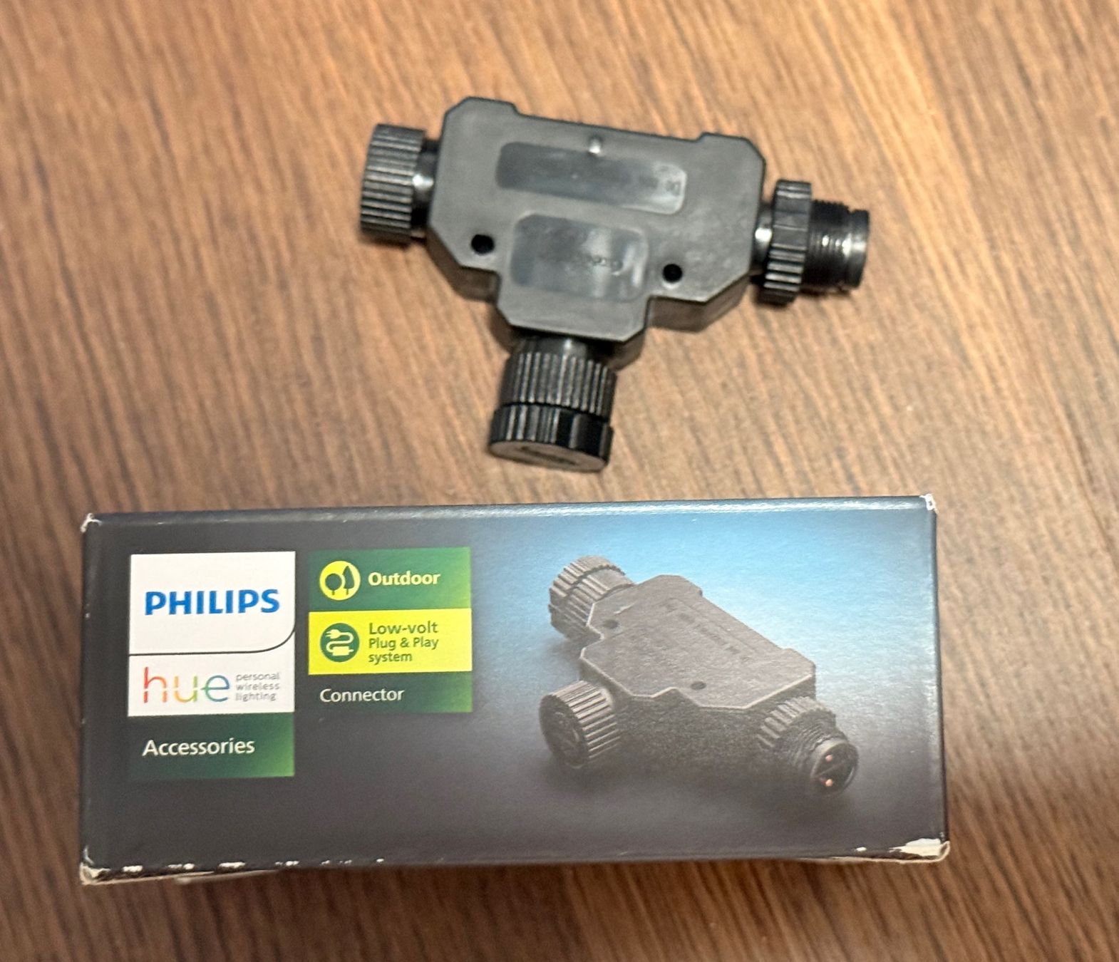 Cavi: Philips Hue Outdoor T-Connector 01 – Usato da Regensdorf venduto da michaljanata