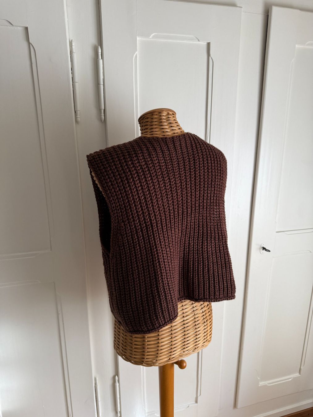 Shein Gilet & Giacche senza maniche: Stickweste dunkelbraun XS – Usato da Zürich venduto da Diazaio 2