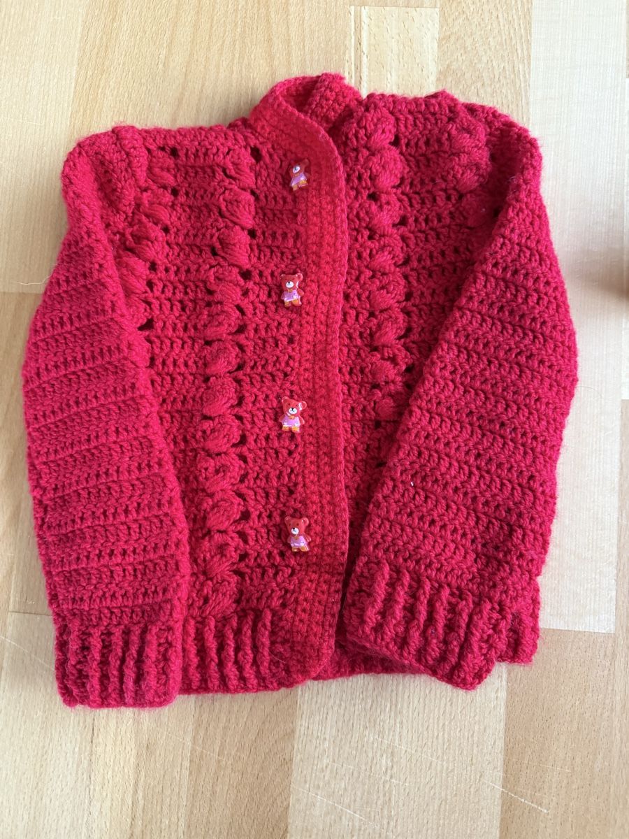 Giacche & Cappotti: 4 handgestrickte Strickjacken ca. ab Grösse 62 – Usato da Pragg-Jenaz venduto da gobrist 4