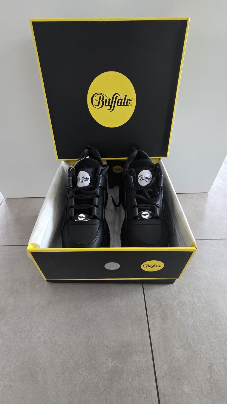 Buffalo Scarpe da uomo: Buffalo Sneaker NEU Gr.41 – Nuovo e nell'imballaggio originale da Kreuzlingen venduto da Alexandra0214