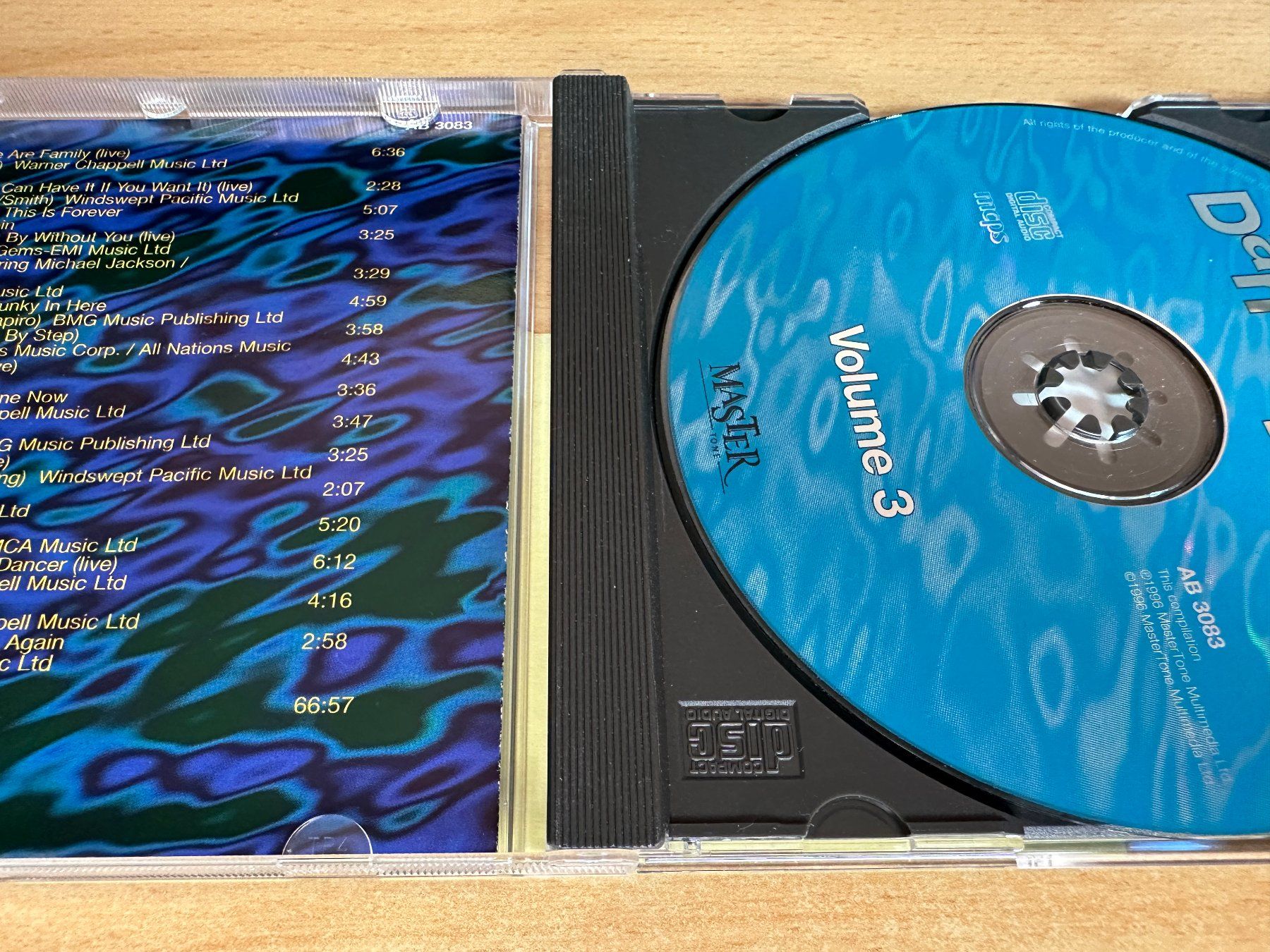 CD: Various - Dance Party Volume 3 – Usato da Rikon im Tösstal venduto da Alpenmutz 2