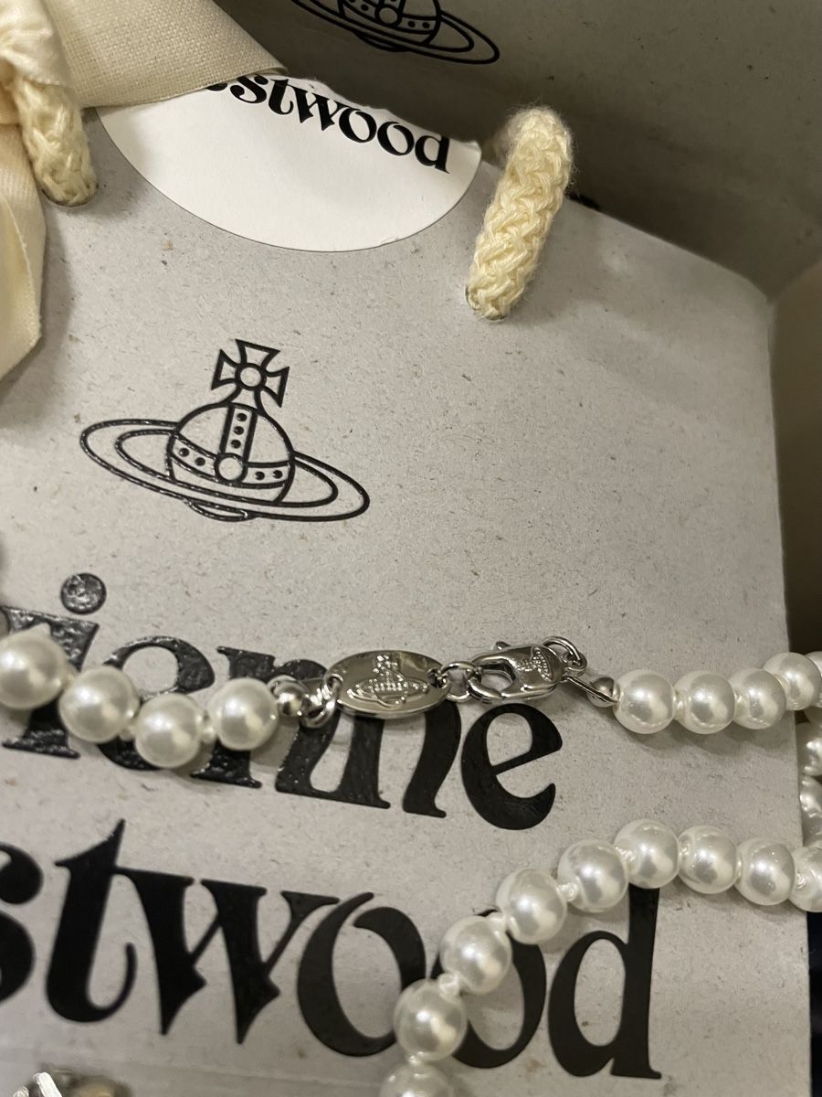 Colliers: Vivienne Westwood pearl  – Neuf avec emballage d'origine à Balerna par jay_9qzs 1
