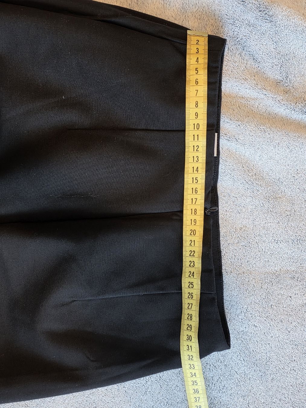 H&M Gonne: Schwarzer H&M Bleistiftrock, Grösse 36, zeitlos elegant – Nuovo e nell'imballaggio originale da St Gallen venduto da vir_5kgt 3