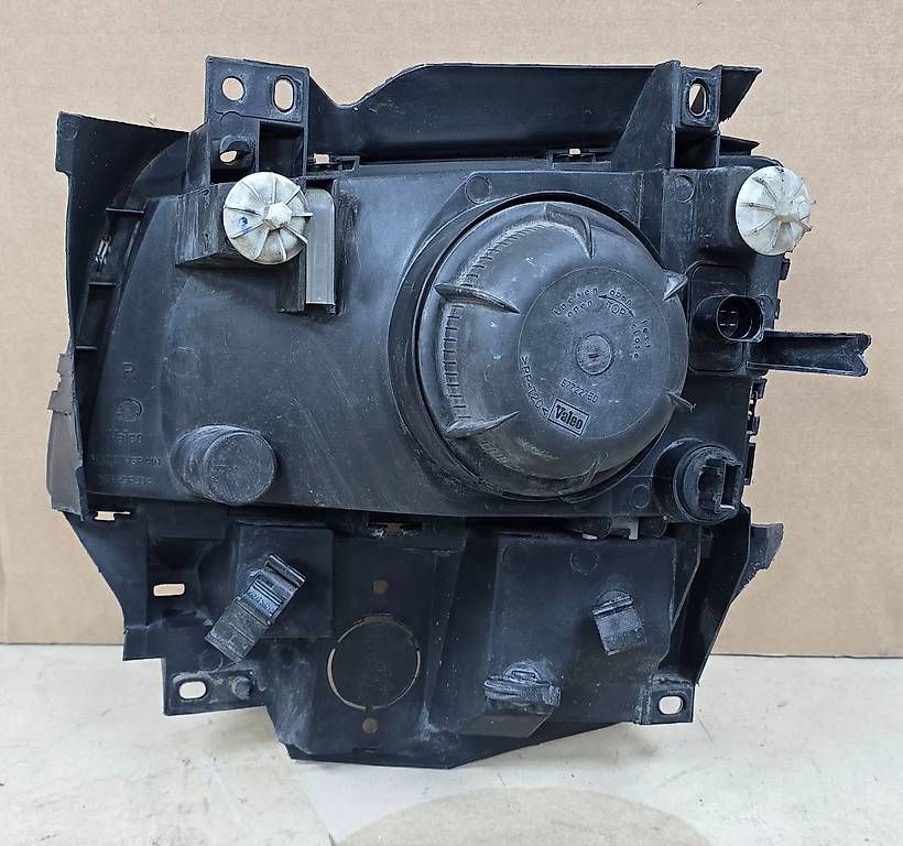 Volkswagen Tutti pezzi di ricambio auto: VW T4 Frontscheinwerfer rechts lange Front Valeo 7D1941010 – Usato da Schaffhausen venduto da Parg86 3