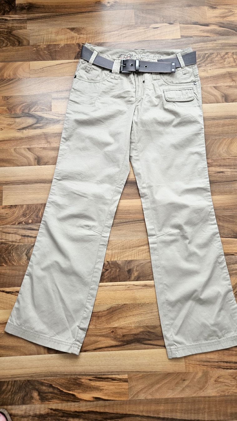 Esprit Pantaloni: Esprit Hose beige mit Gürtel, Grösse 34, neu – Nuovo (secondo la descrizione) da Schmitten / FR venduto da Gumispvc