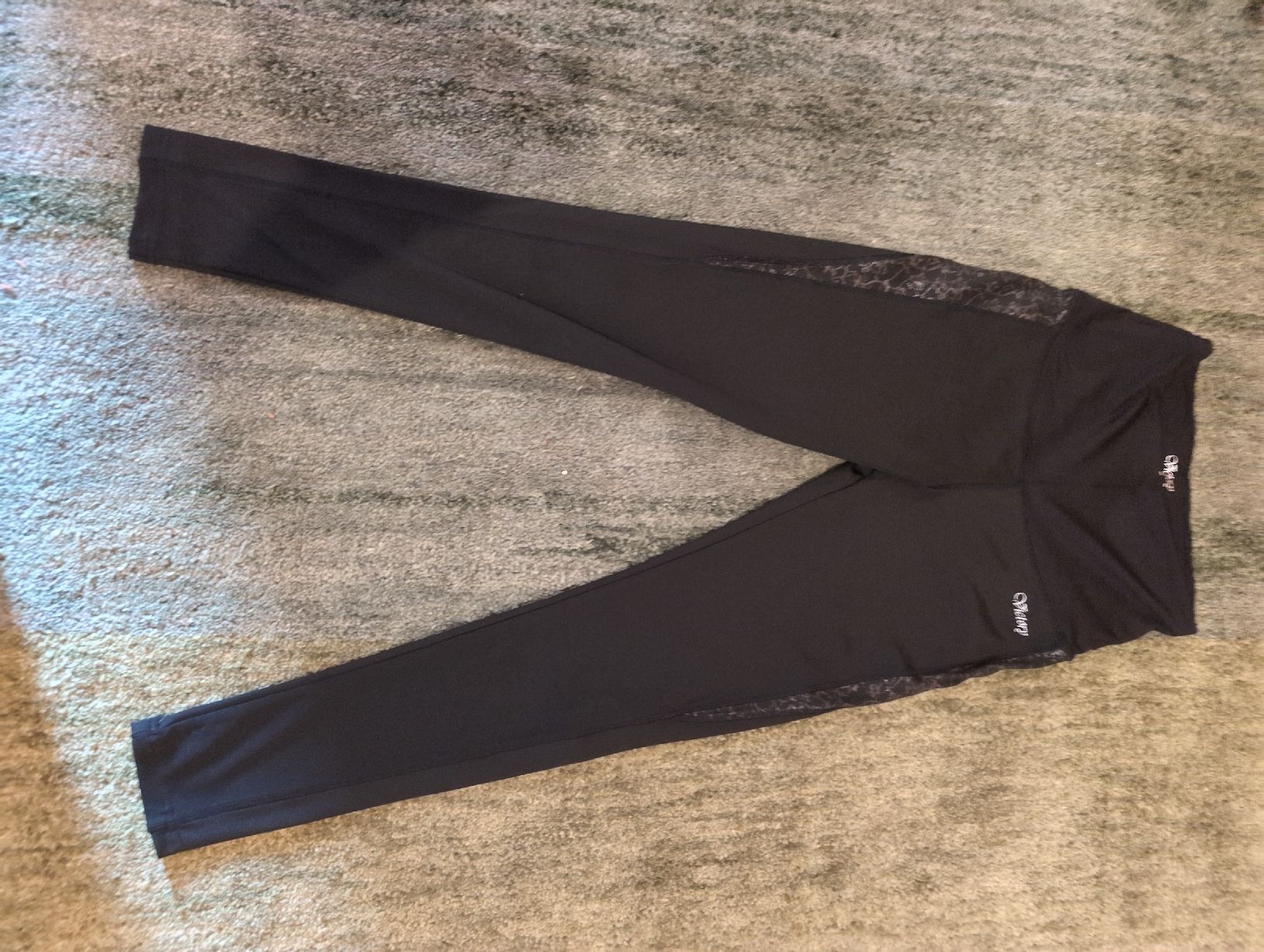Leggings: Sporthose Damen Victory Grösse S schwarz – Usato da Besenbüren venduto da ram_z8pp