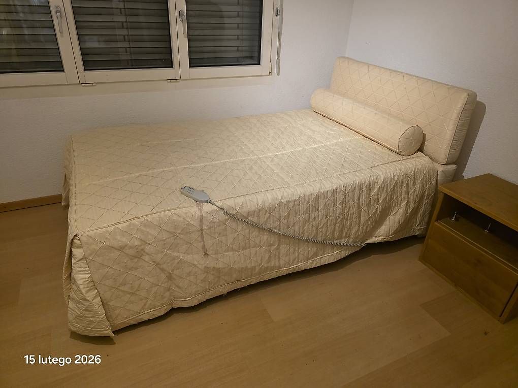 Betten: Schlafzimmer Bett Elektrischeinstelbar – Gebraucht aus Hünenberg See von bartek79bax 3