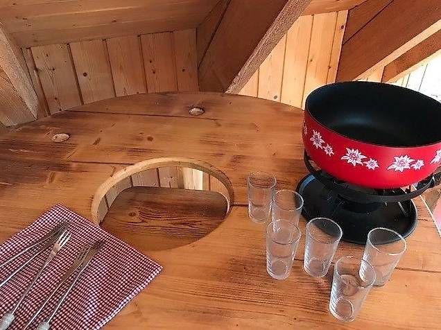 Tische: Fonduetisch, handgefertigt, Holz – Gebraucht aus Ottikon von mindfuel 2