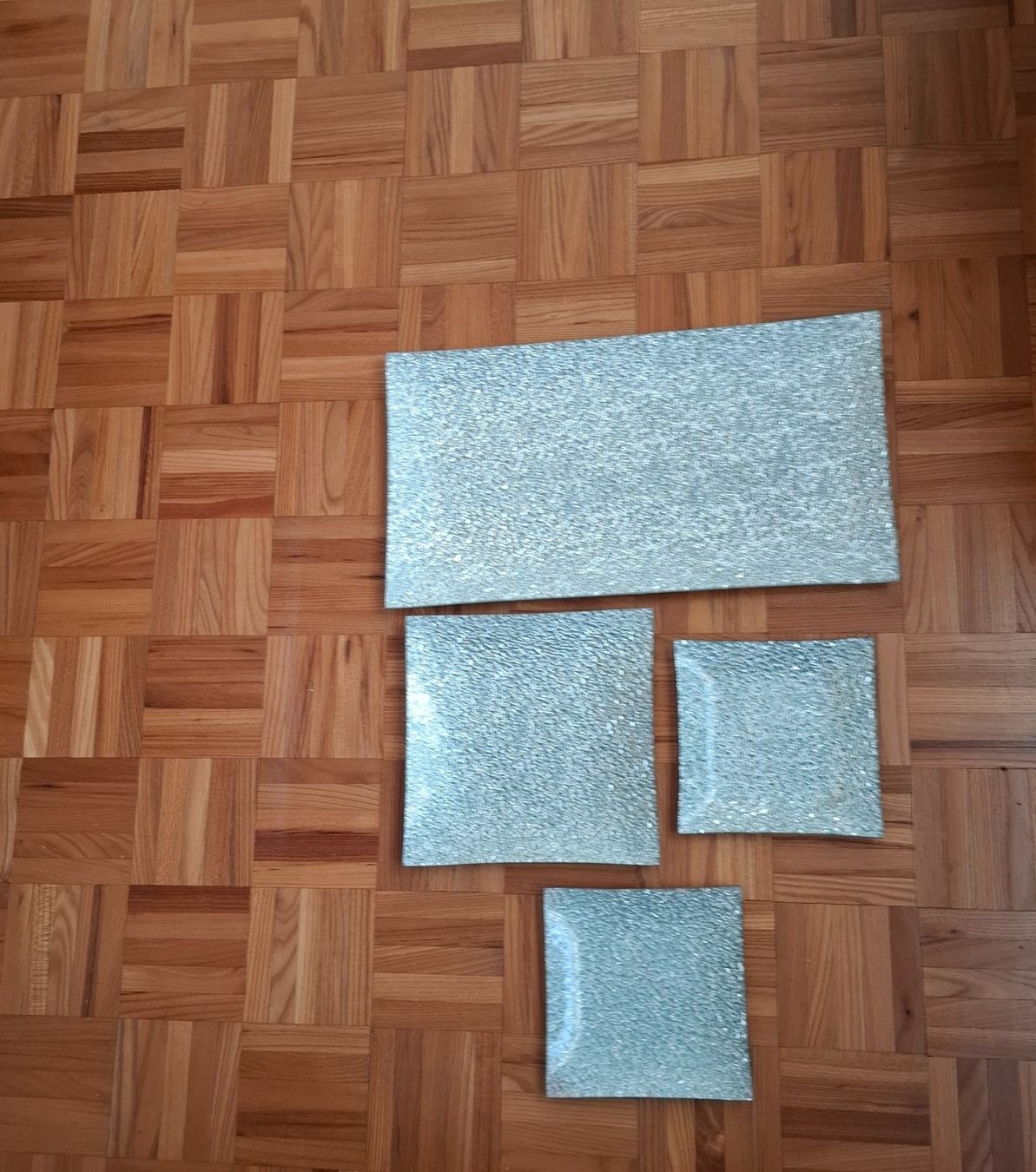 Tutte le decorazioni: Lot de 4 plats argentés/4er-Set versilberte Platte – Nuovo (secondo la descrizione) da Moutier venduto da ant_j2nf