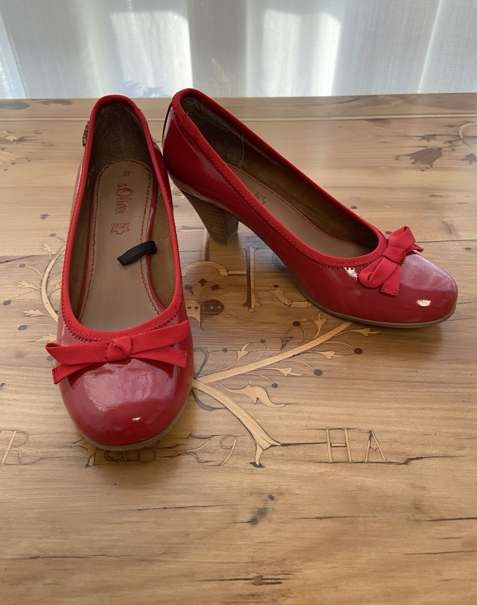Scarpe da donna: Rote Lackschuhe Damen Schuhe, s.Oliver Gr. 37 echt Leder – Usato da Fislisbach venduto da KolibriSecondhand
