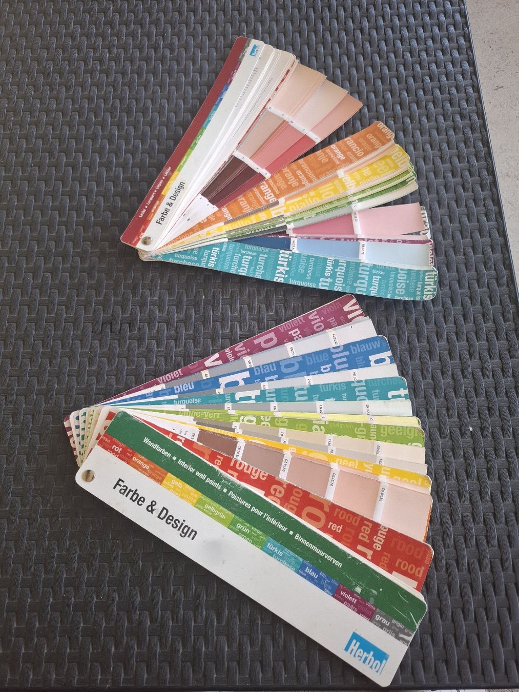 Colori: Farbkarten Set Farbe & Design Herbol – Usato da St.Gallen venduto da bpeter01