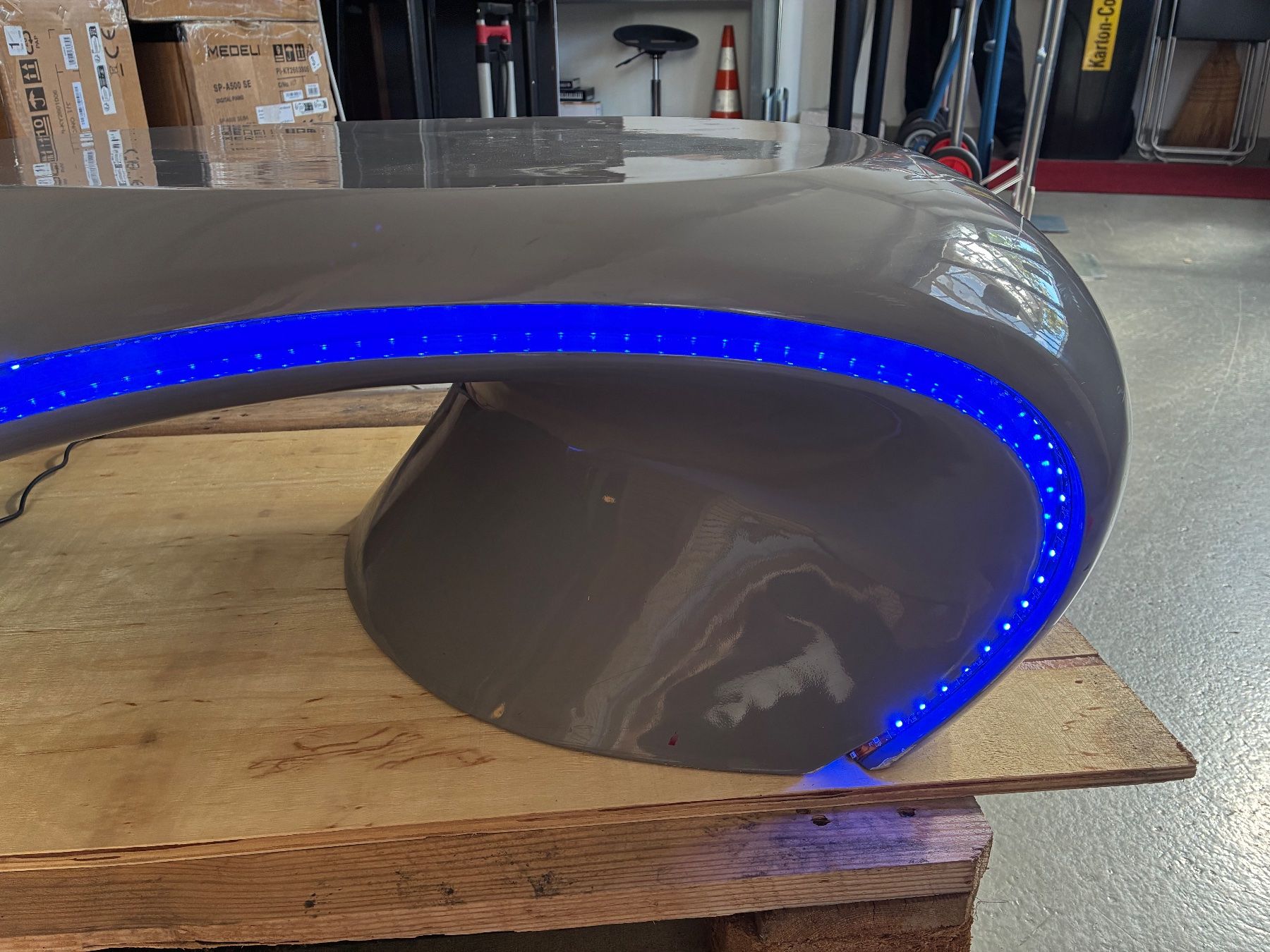 Tavoli: Design-Couchtisch mit LED-Beleuchtung – Usato da Thun venduto da bierigut 1