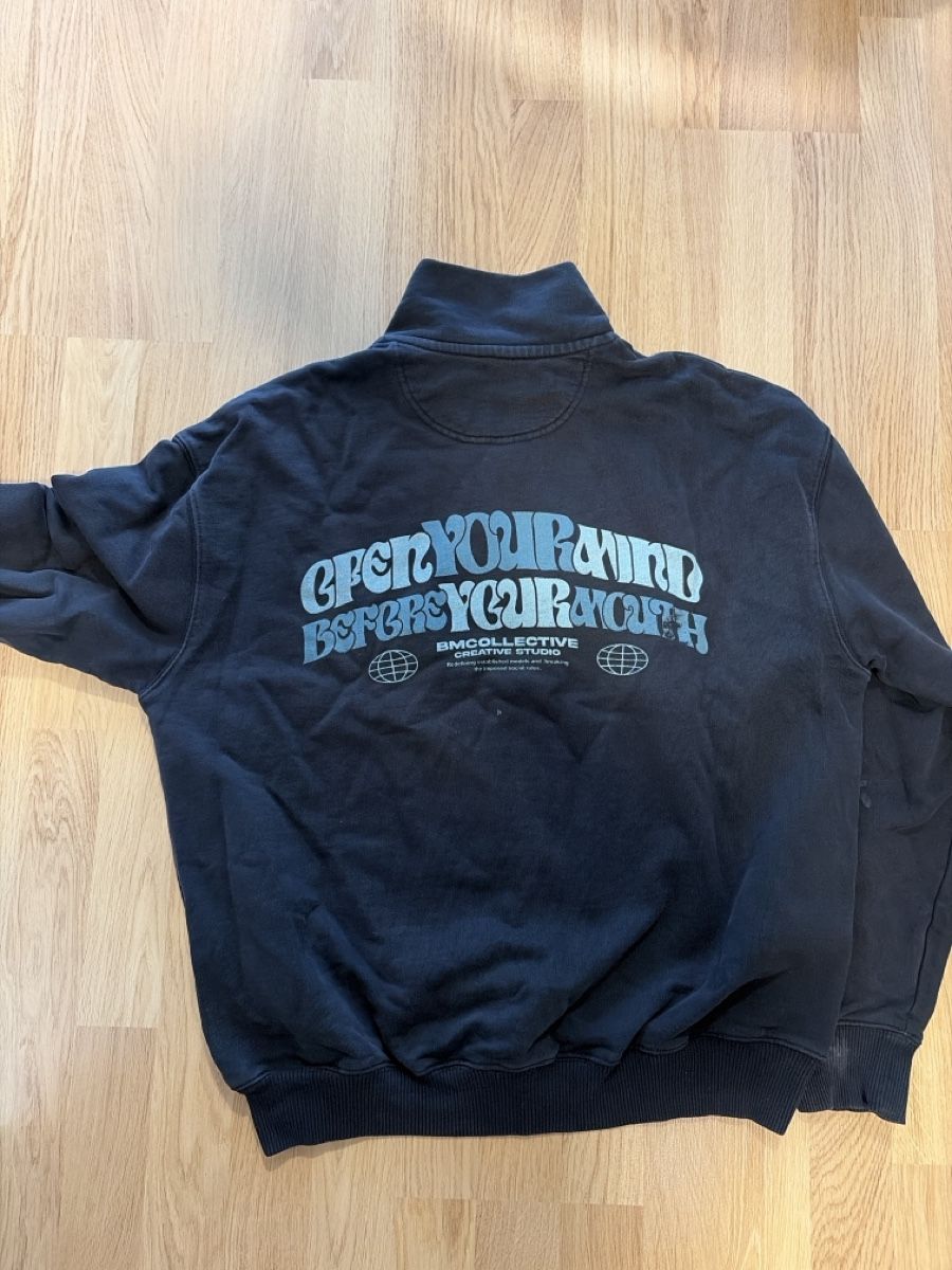 Jacken: Sweat zip noir avec motifs – Gebraucht aus Chavannes-Renens von kar_rl5v 1