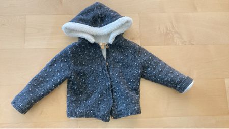 Kinder Strickjacke grau gefuettert top Zustand