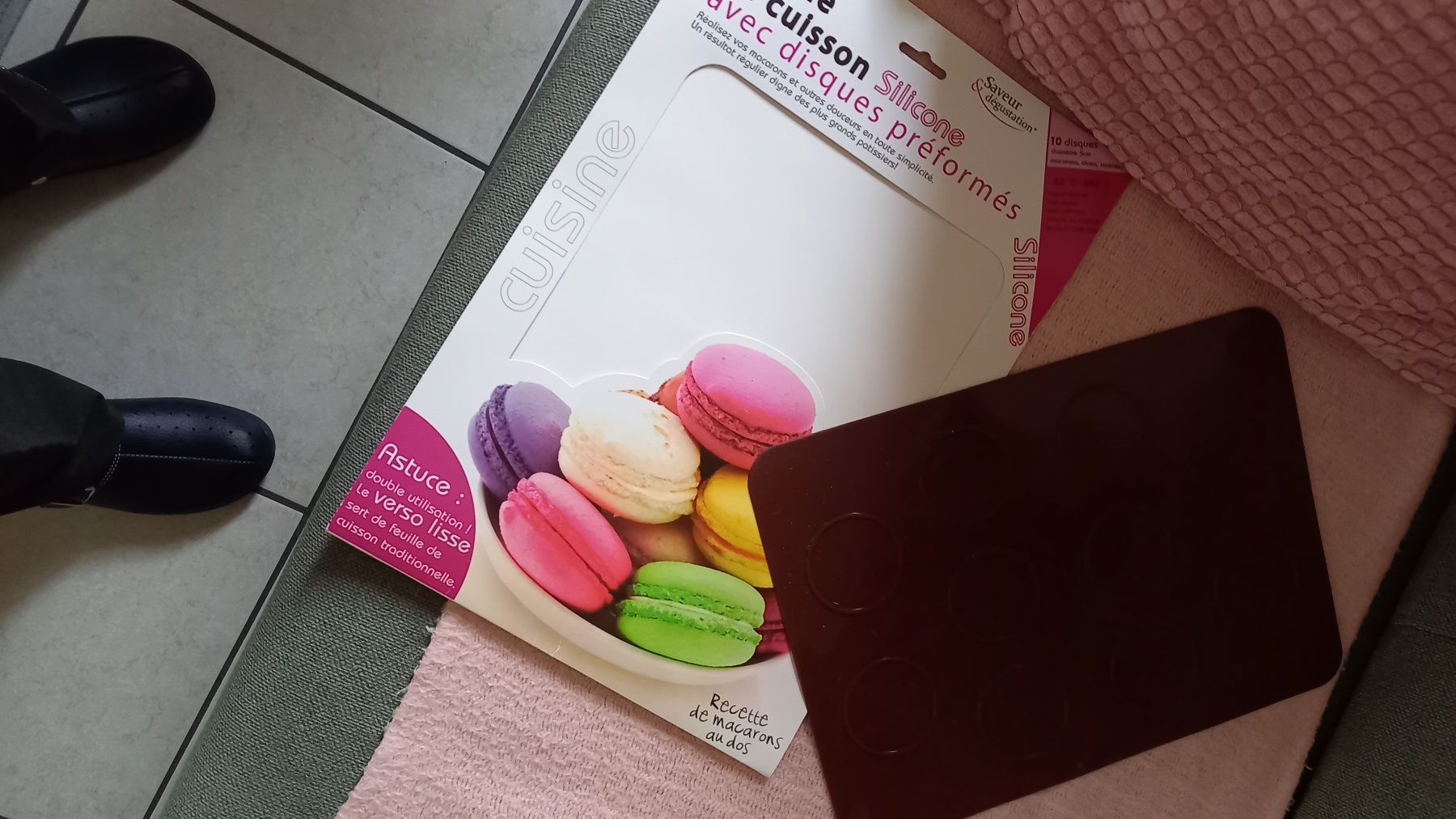 Teglie da forno: Feuille de cuisson silicone, disques macarons - Neuf! – Nuovo (secondo la descrizione) da Yverdon-les-Bains venduto da Monique6 1