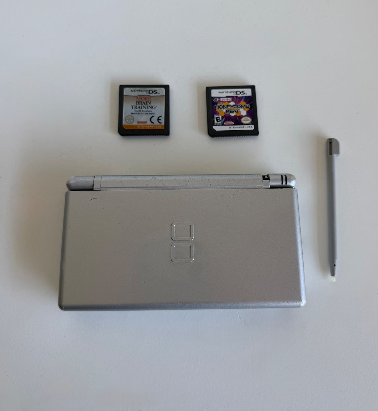 Nintendo Console: Nintendo DS Lite Silber Grau Konsole 2 Spiele – Usato da Füllinsdorf venduto da hae_gt9l