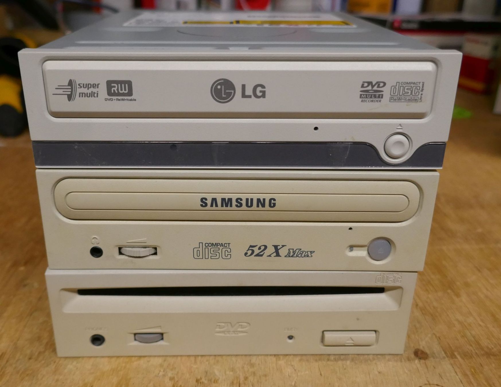 PCs: Drei optische Laufwerke IDE – D'occasion à Wenslingen par FairlightCMI