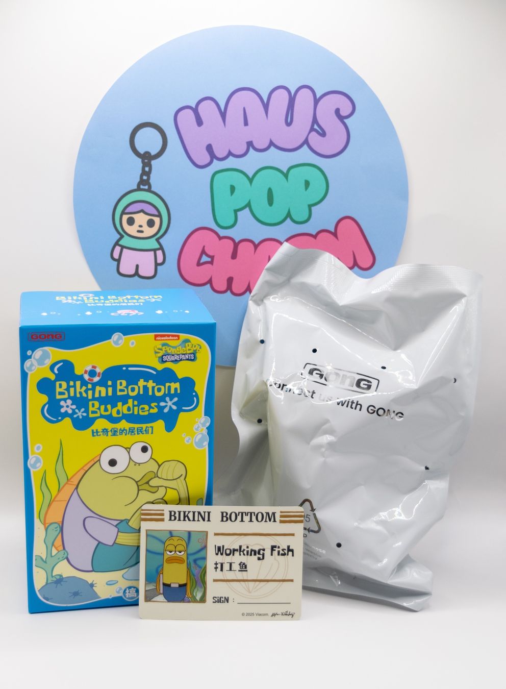 Pop Mart Statuette: POP MART Bikini Bottom Buddies Plush Pendant WORKING FISH – Nuovo e nell'imballaggio originale da Belmont-Lausanne venduto da HausPopCharm