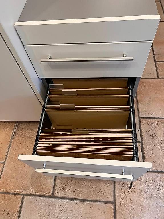 Schreibtische: Schreibtisch Schubladenkorpus – Gebraucht aus Tuggen von bra_jz8v 3