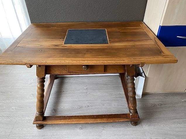 Tables: Alter Schiefertisch – D'occasion à Opfikon par lietastuder