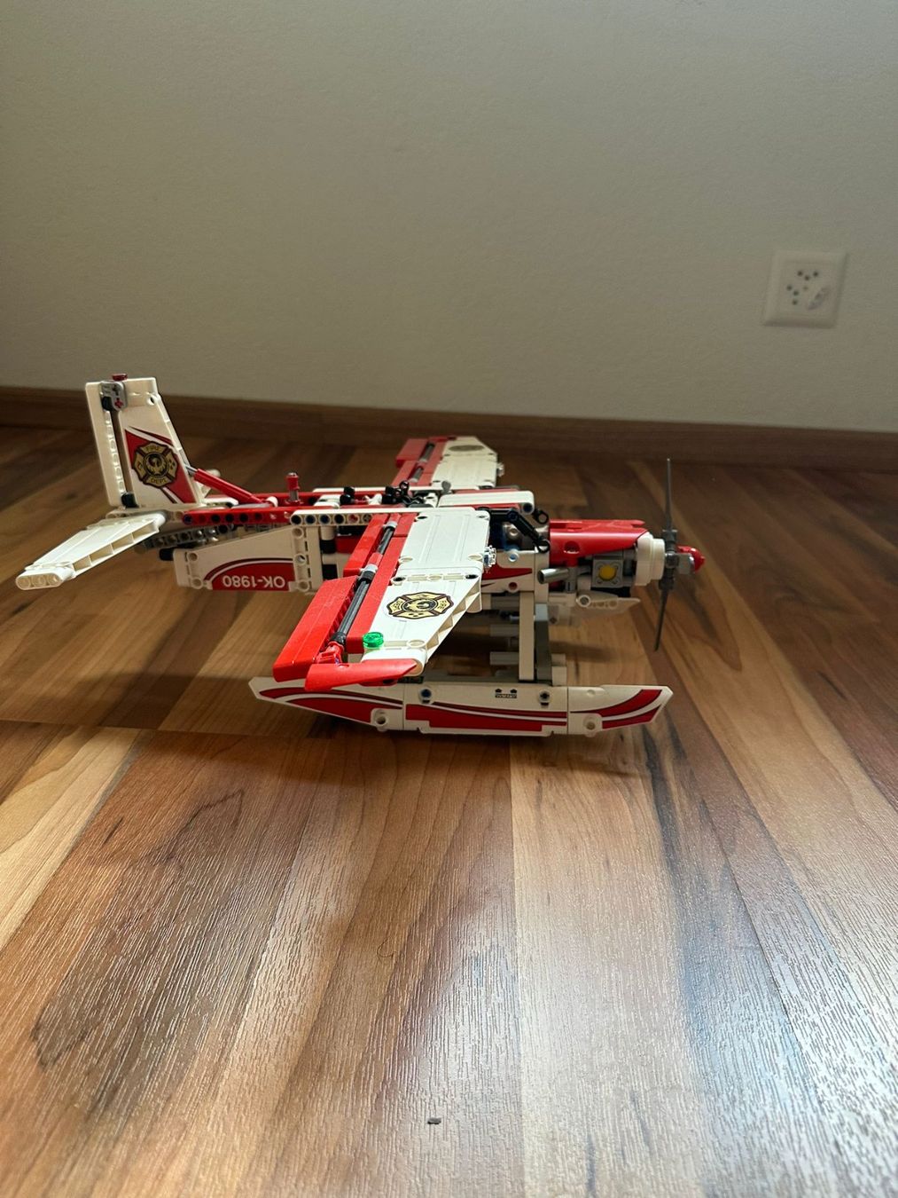 Lego Kit di costruzioni: Lego Technic Avion de Pompier 42040 Plans avec – Usato da Vétroz venduto da enz_gr95 2