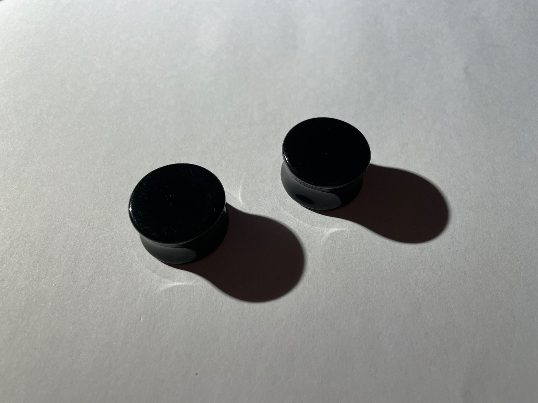 Orecchini pendenti & Orecchini a lobo: Acryl Plugs Schwarz 24mm – Usato da Winterthur venduto da Siebeschloefer