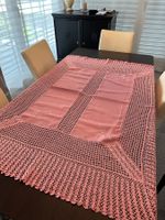 Handgemachte Tischdecke rosa mit Verzierungen - TOLL & NEU!