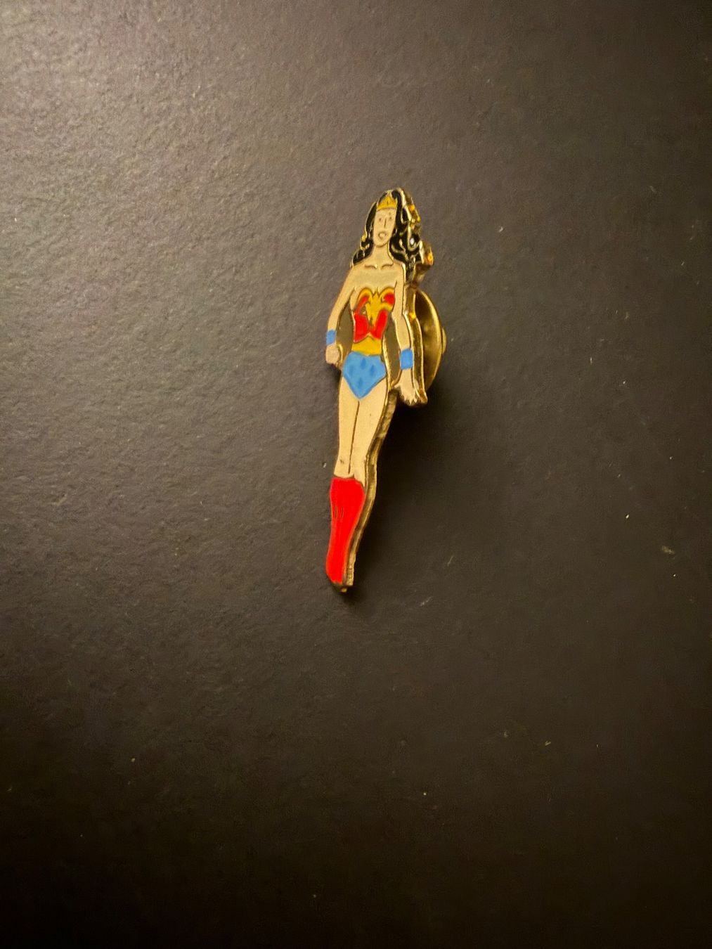 Placchette & Badge: Pin Superwoman – Usato da Galgenen venduto da rub_f6kh