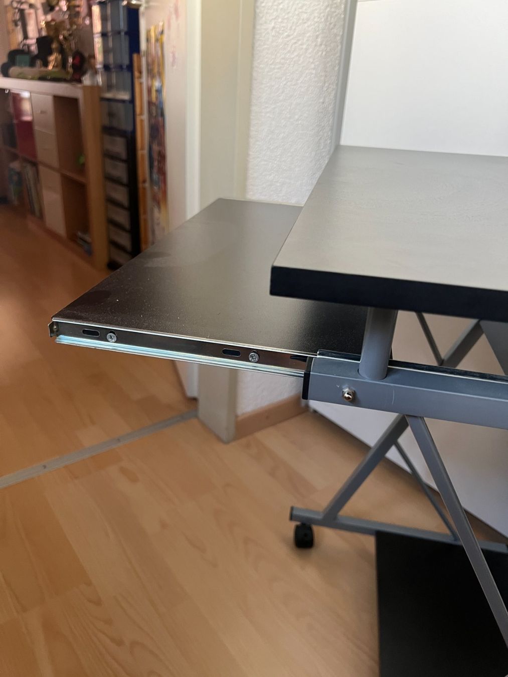 Scrivanie: Rollwagen Computertisch schwarz Metall Gestell mit Ablage – Usato da Oberbüren venduto da Swictch 2