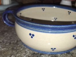 Keramikschale mit Henkel, blau-weiss,