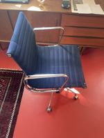 Bürostuhl dunkelblau mit Rollen gebraucht