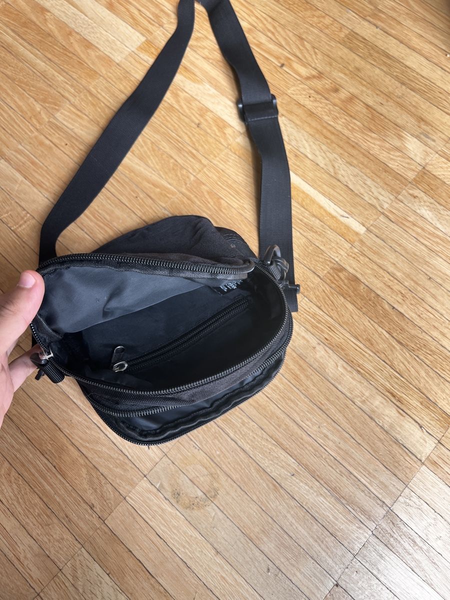 Borse: Obey Umhängetasche/Bauchtasche – Usato da Winterthur venduto da Leonie_s 2
