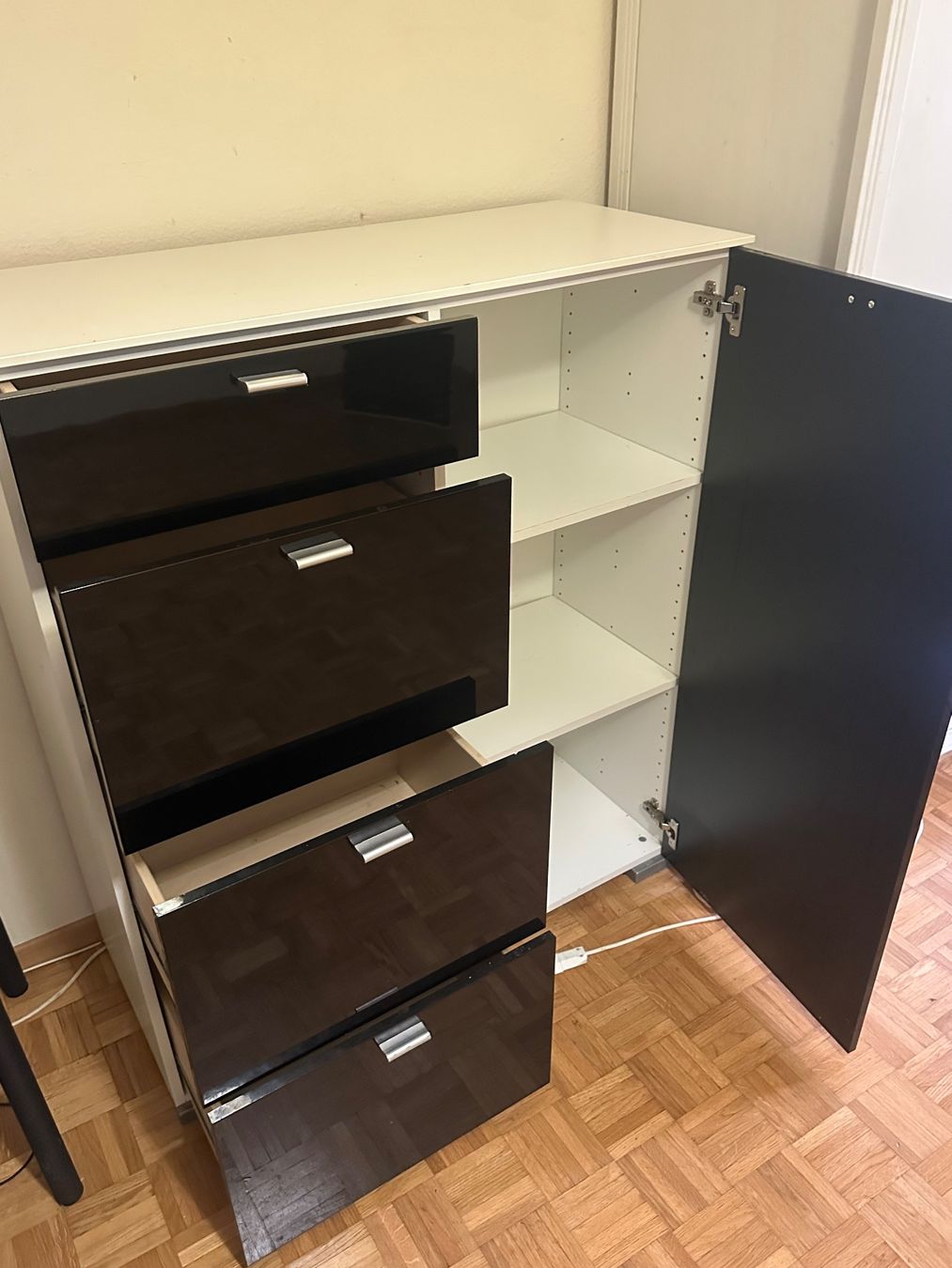 Kommoden: Kommode schwarz weiss – Gebraucht aus Adlikon b.Regensdf von val_tn7g