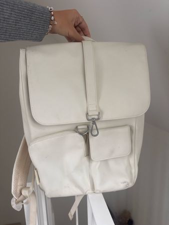 Rucksack Zign in Weiss mit Gebrauchsspuren gebraucht