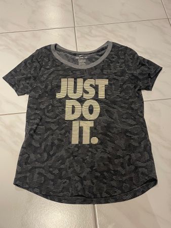 Nike T-shirt Grösse: 137-146cm / 10-12 YRS